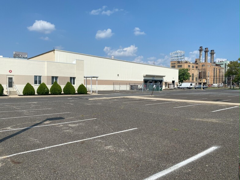 46 N West Ave, Vineland, NJ à louer - Photo de l’immeuble – Image 3 sur 7