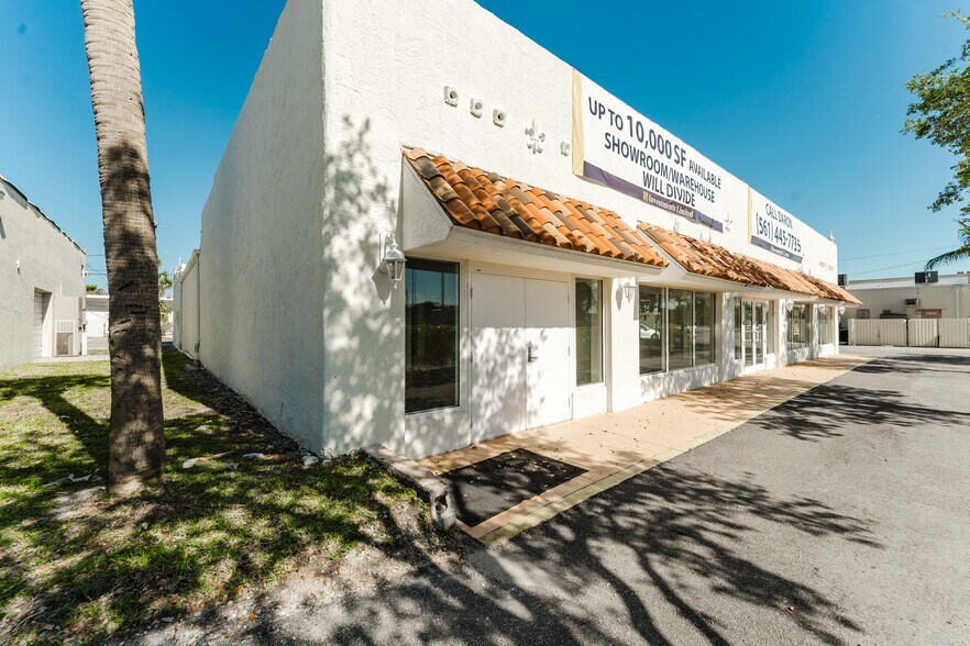 131 E Hillsboro Ct, Deerfield Beach, FL à louer - Photo de l’immeuble – Image 3 sur 9
