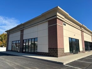 880-910 Broadway, Saugus, MA 01906, USA Broadway, Saugus, MA à louer Photo de l’immeuble– Image 1 sur 27