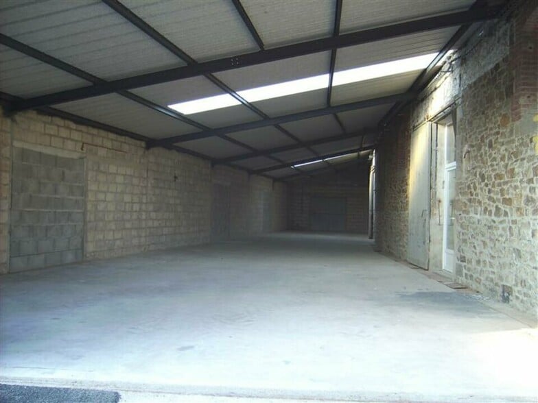 Local d’activités dans Yffiniac à louer - Photo intérieure – Image 1 sur 2