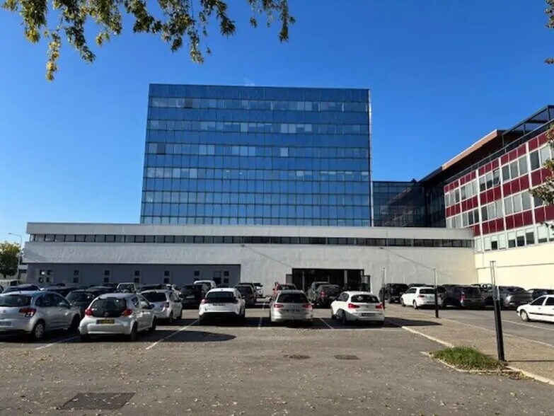 Bureau dans Besançon à louer - Photo de l’immeuble – Image 2 sur 8