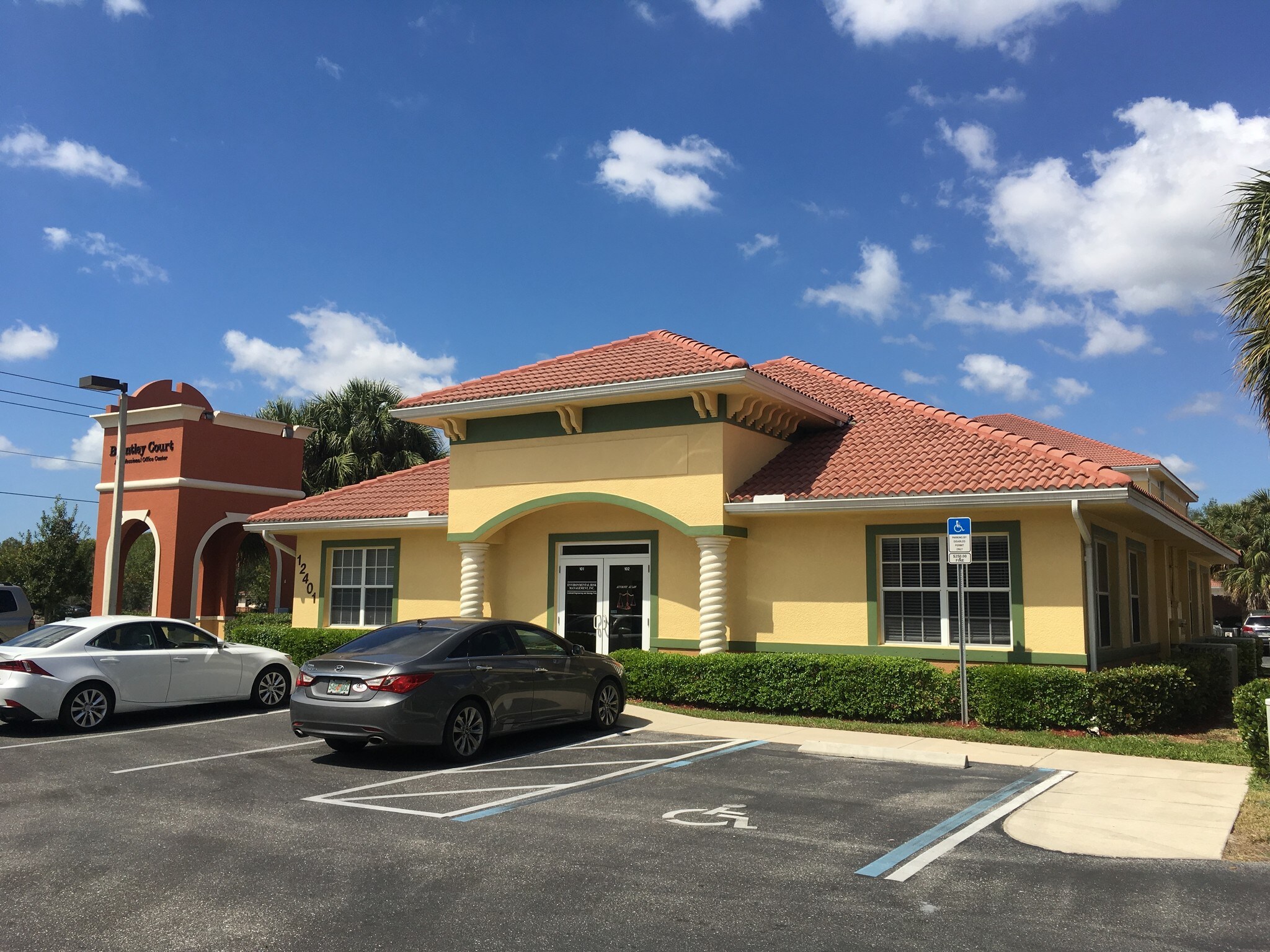 12401 Brantley Commons Ct, Fort Myers, FL à louer Photo de l’immeuble– Image 1 sur 12