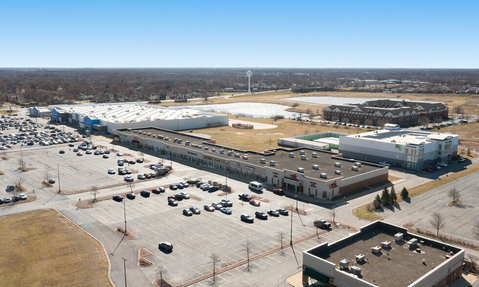 Country Club Plaza portefeuille de 5 biens à vendre sur LoopNet.fr - Photo de l’immeuble – Image 2 sur 12