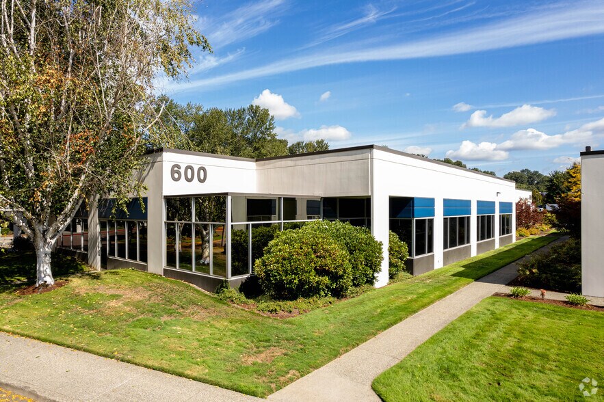 600 Naches Ave SW, Renton, WA à vendre - Photo de l’immeuble – Image 2 sur 14