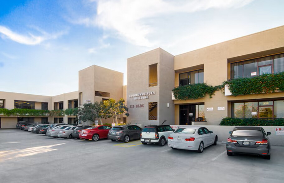 330 S Garfield Ave, Alhambra, CA à vendre - Photo de l’immeuble – Image 2 sur 14