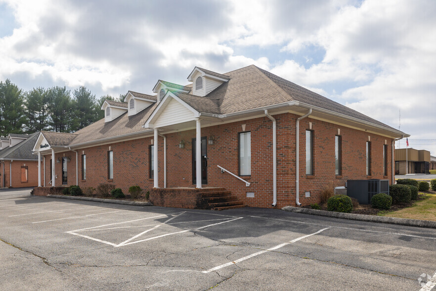 163 Vocational Tech Dr, Mc Minnville, TN à louer - Photo principale – Image 1 sur 3