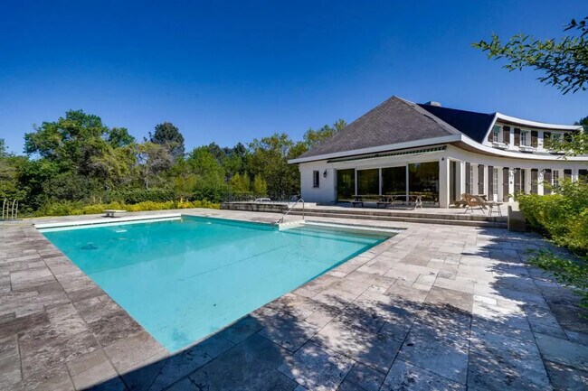 Plus de détails pour Local commercial à louer