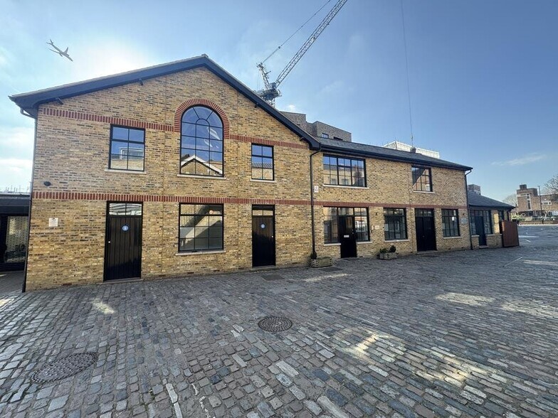 Pump Aly, Brentford à vendre - Photo de l’immeuble – Image 2 sur 24