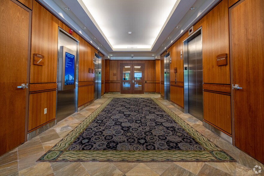 5050 Lincoln Dr, Edina, MN à louer - Hall d’entrée – Image 3 sur 6