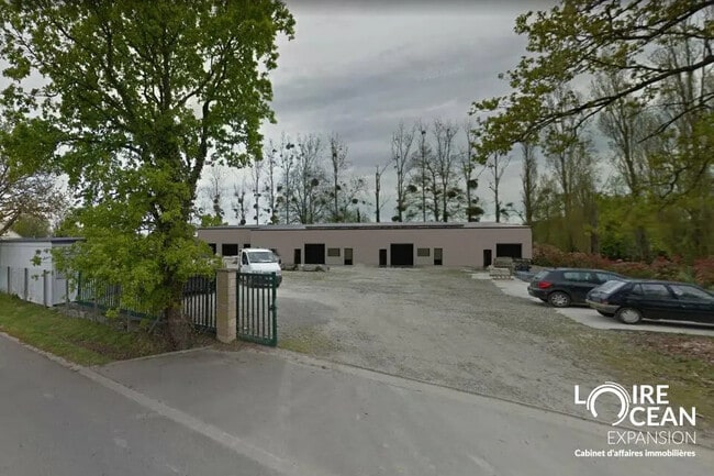 Plus de détails pour Local d’activités à vendre