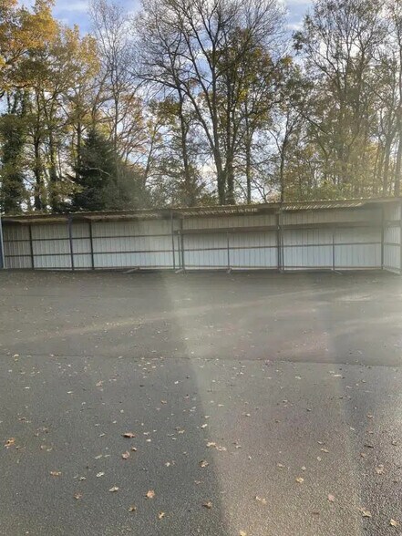 Local d’activités dans Saint-Mars-la-Brière à louer - Photo de l’immeuble – Image 3 sur 8