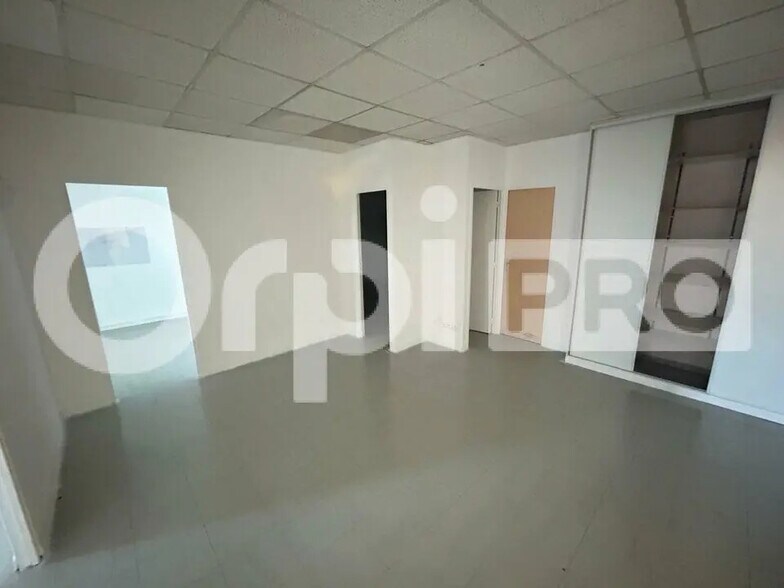 Bureau dans Ormoy à louer - Photo de l’immeuble – Image 3 sur 8