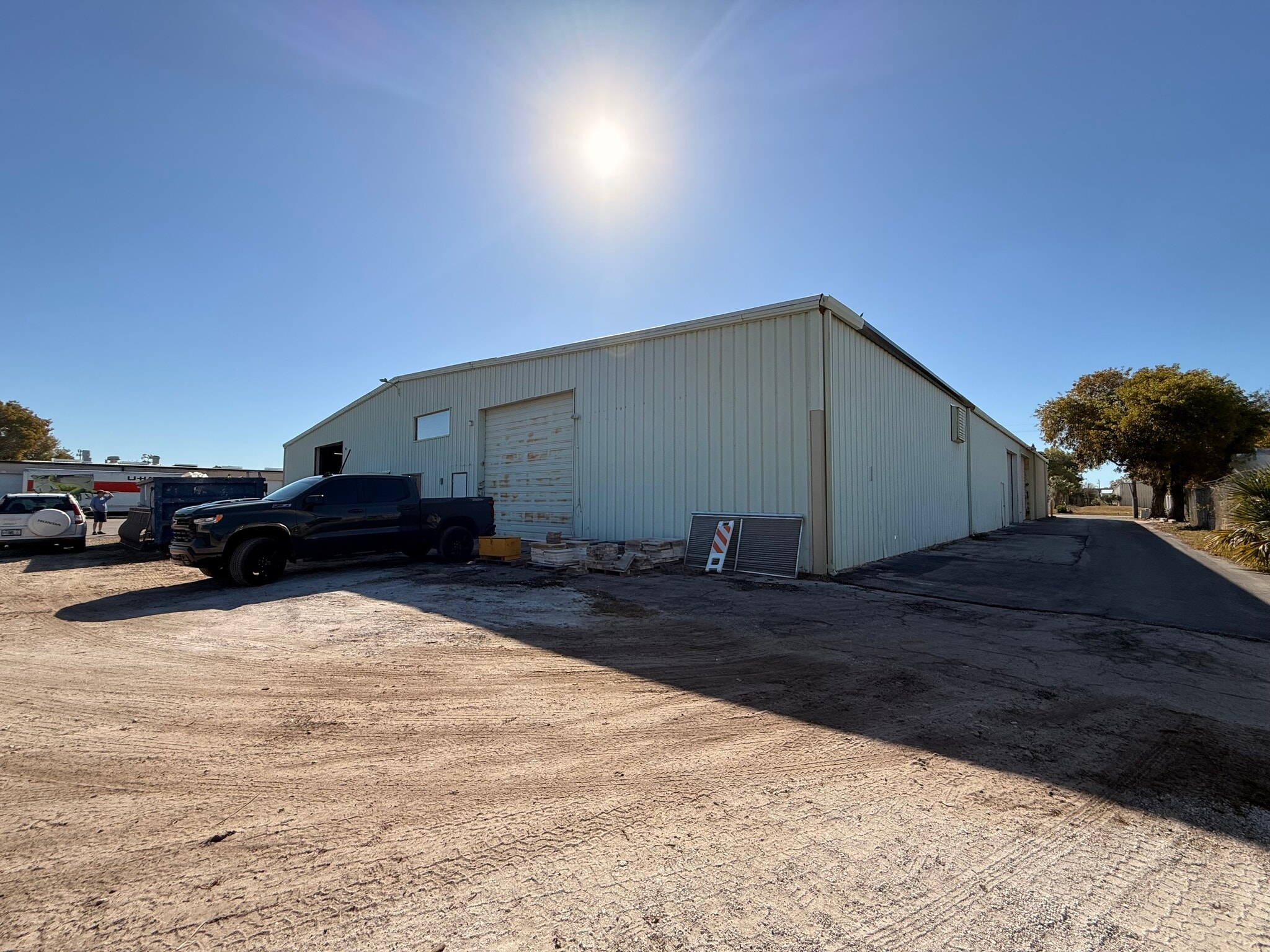 2130 Andrea Ln, Fort Myers, FL à louer Photo de l’immeuble– Image 1 sur 6