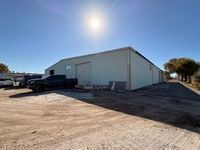 2130 Andrea Ln, Fort Myers, FL à louer Photo de l’immeuble– Image 1 sur 6