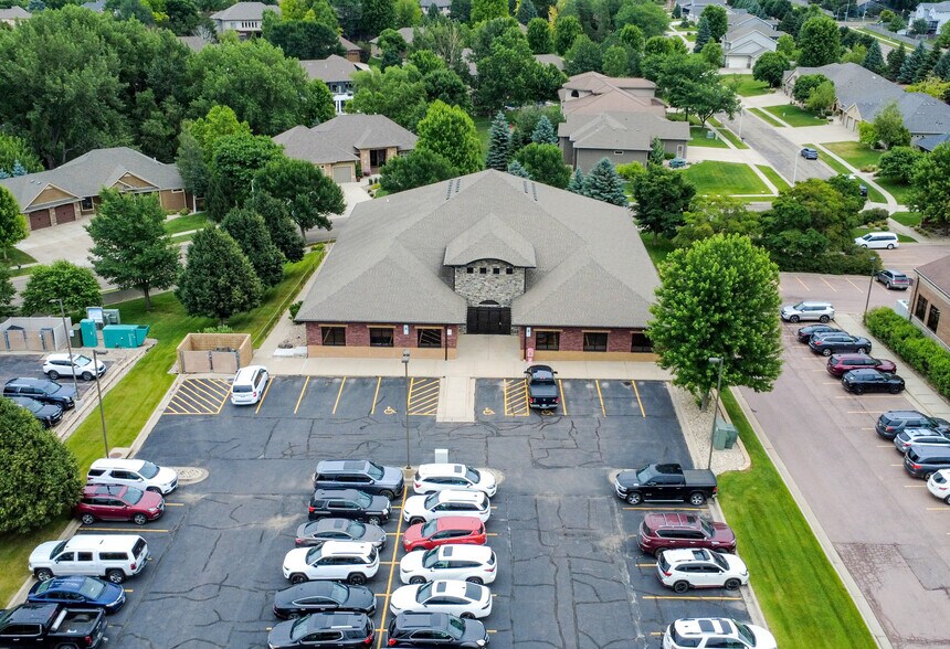 5900 S Western Ave, Sioux Falls, SD à louer - Photo de l’immeuble – Image 2 sur 4