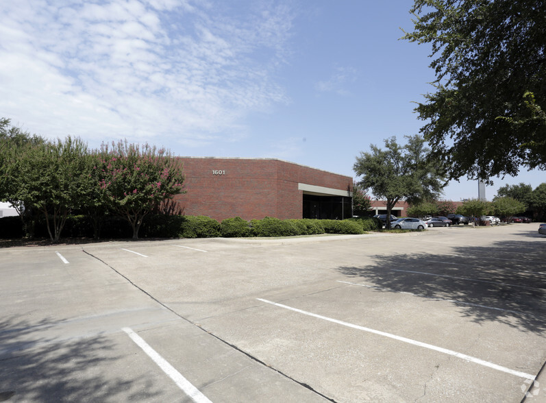 1601 N Glenville Dr, Richardson, TX à louer - Photo de l’immeuble – Image 2 sur 9