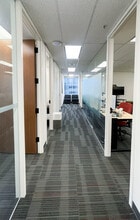 144 4th Ave SW, Calgary, AB à louer Photo intérieure– Image 2 sur 8