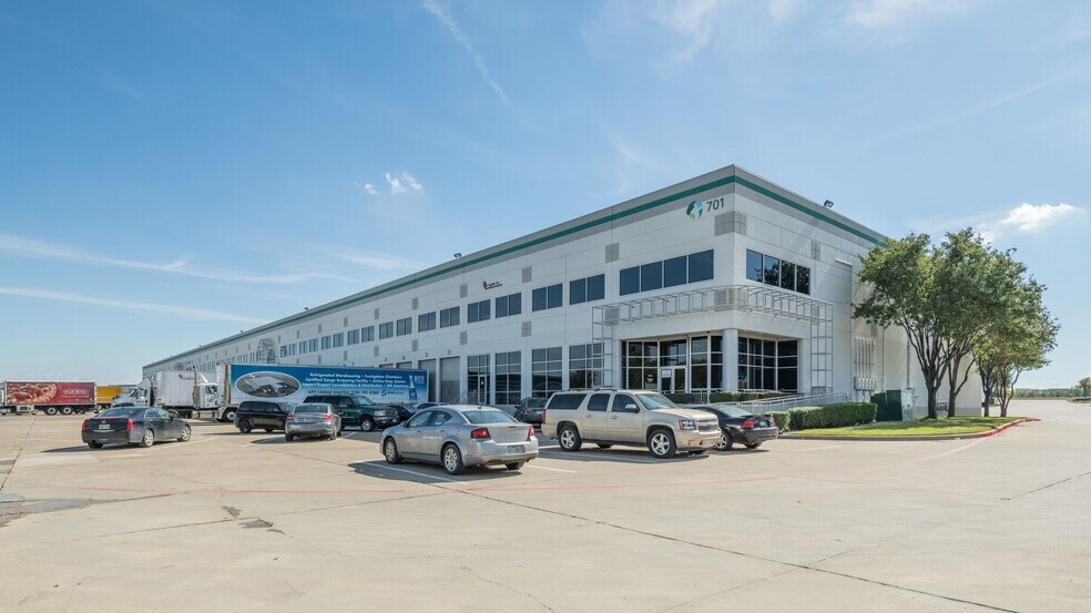 801 Hanover Dr, Grapevine, TX à louer - Photo de l’immeuble – Image 2 sur 6