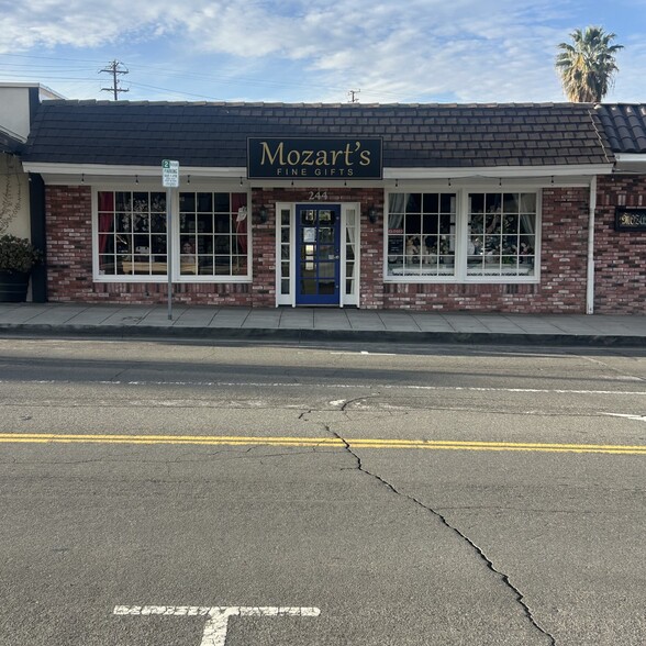 240 E Citrus Ave, Redlands, CA à vendre - Photo principale – Image 1 sur 11