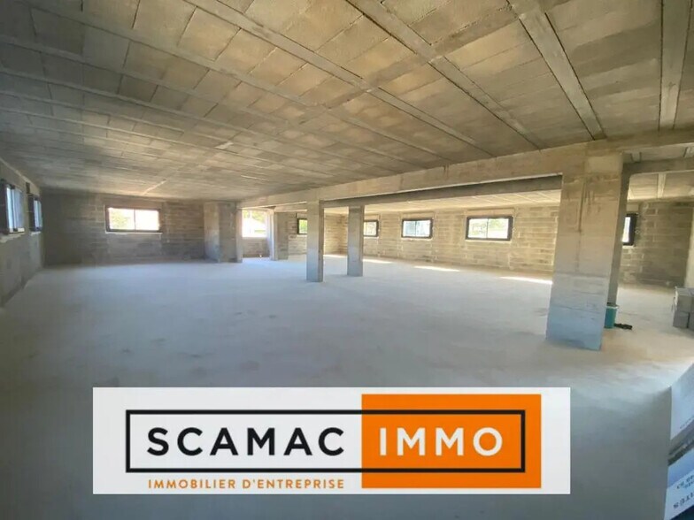 Local commercial dans Saint-Mitre-les-Remparts à vendre - Photo intérieure – Image 3 sur 5