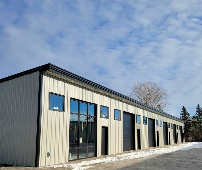 2975 Heartland Dr, Grand Forks, ND à louer - Photo principale – Image 1 sur 31