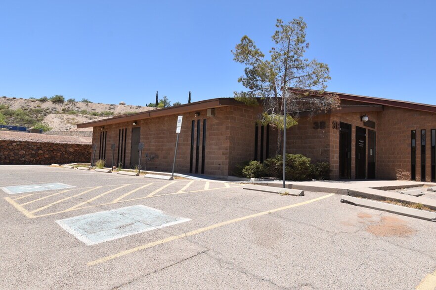 1201 E Schuster Ave, El Paso, TX à louer - Photo de l’immeuble – Image 1 sur 9
