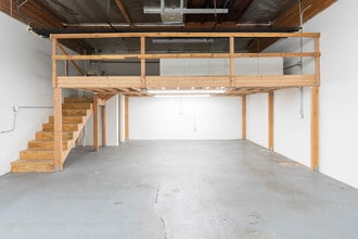7733 Densmore Ave, Van Nuys, CA à louer Photo intérieure– Image 2 sur 9