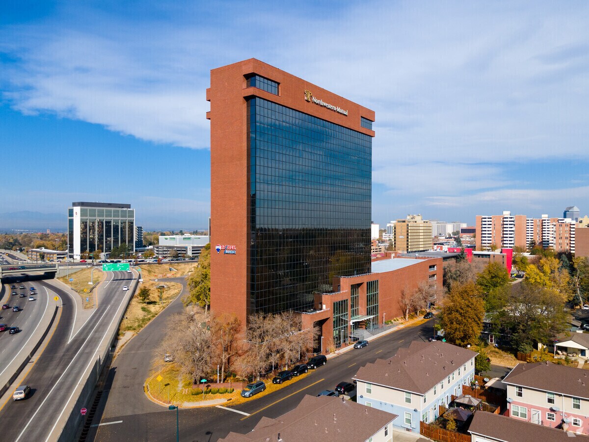 1873 S Bellaire St, Denver, CO à louer Photo principale– Image 1 sur 15