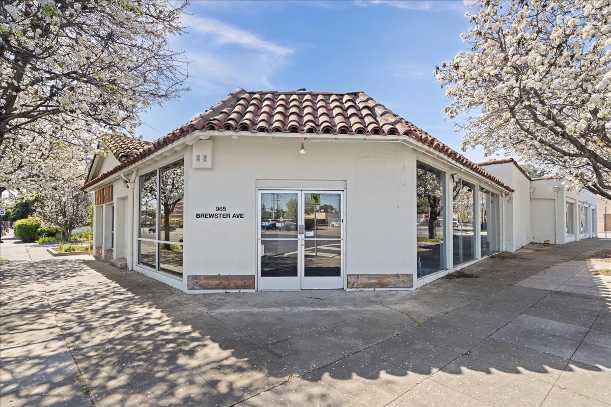 935-965 Brewster Ave, Redwood City, CA à louer Photo de l’immeuble– Image 1 sur 9