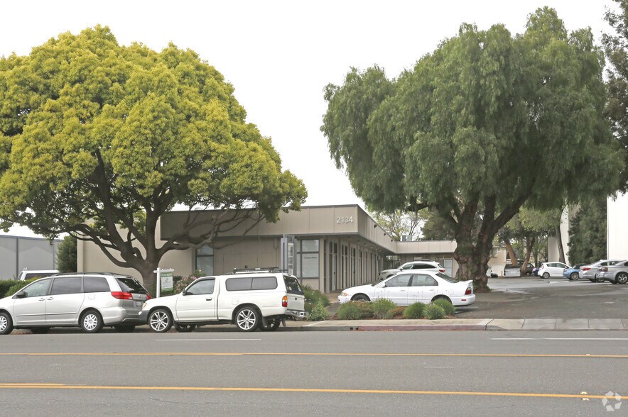 2134 Old Middlefield Way, Mountain View, CA à louer - Photo de l’immeuble – Image 3 sur 5