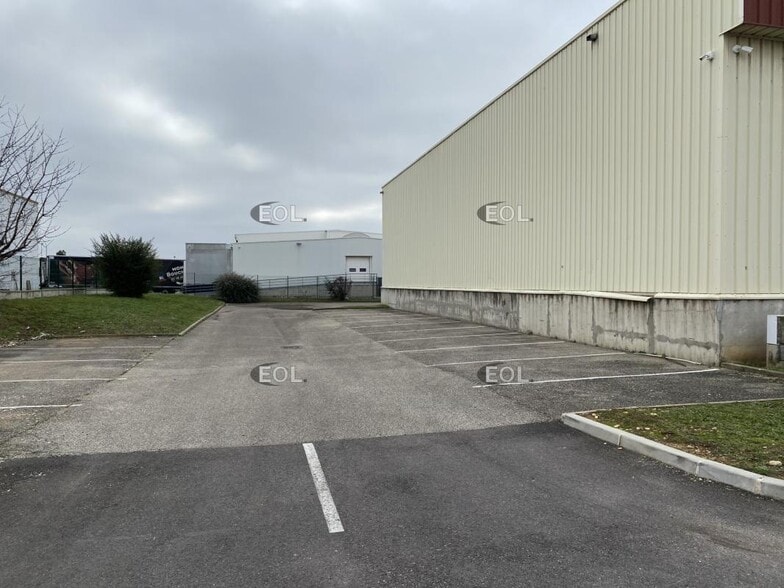 Industriel/Logistique dans Corbas à louer - Photo de l’immeuble – Image 3 sur 10