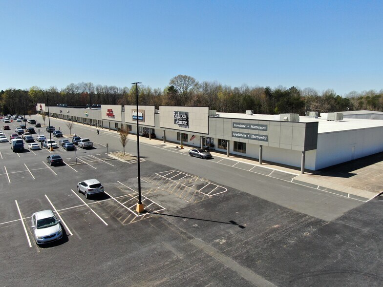 1569 N Aspen St, Lincolnton, NC à louer - Photo de l’immeuble – Image 3 sur 16