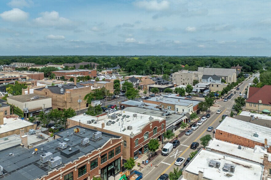112-120 N Main St, Wheaton, IL à louer - Photo de l’immeuble – Image 3 sur 7