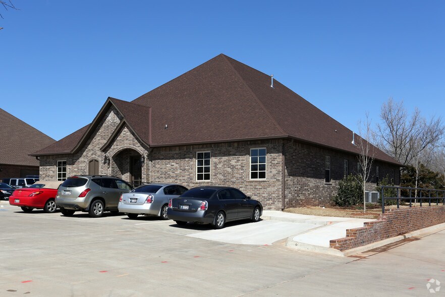 3051 Willowood Rd, Edmond, OK à vendre - Photo de l’immeuble – Image 2 sur 2