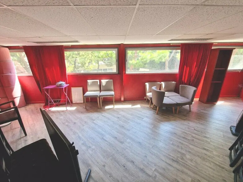 Bureau dans Vallauris à louer - Photo de l’immeuble – Image 2 sur 5