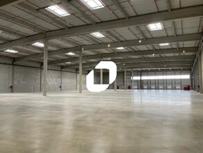 Industriel/Logistique dans Le Thillay à louer Photo intérieure– Image 1 sur 8