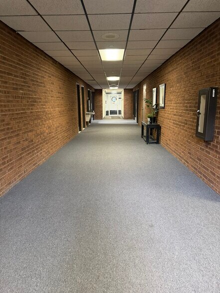 25140 Lahser Rd, Southfield, MI à vendre - Photo de l’immeuble – Image 3 sur 24