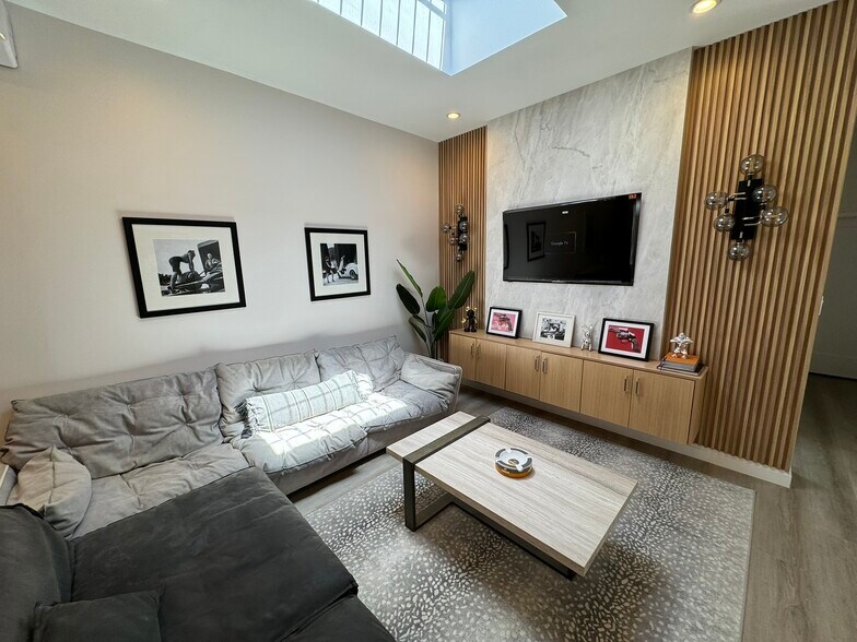 7416 S Western Ave, Los Angeles, CA à vendre - Photo de l’immeuble – Image 2 sur 25