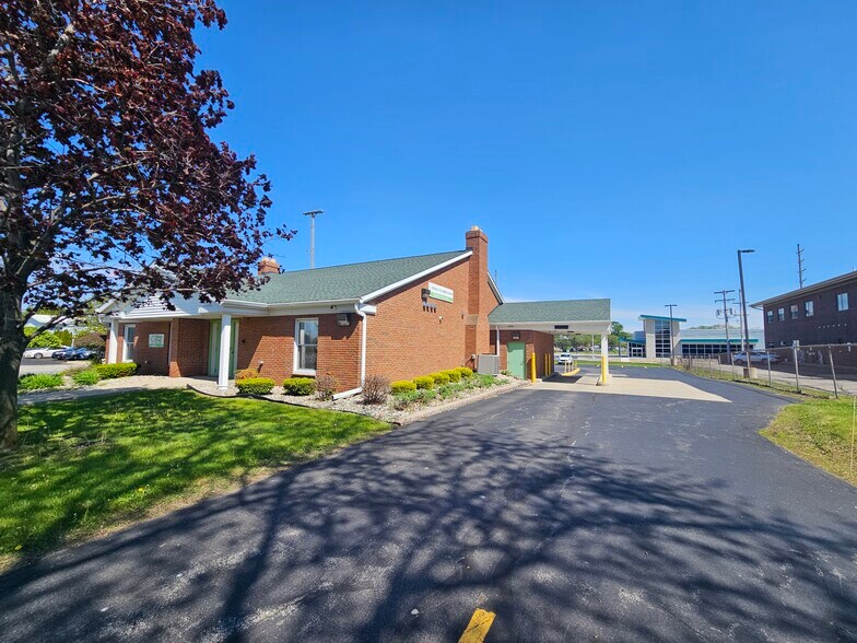 902 S Washington Ave, Saginaw, MI à vendre - Photo de l’immeuble – Image 3 sur 23