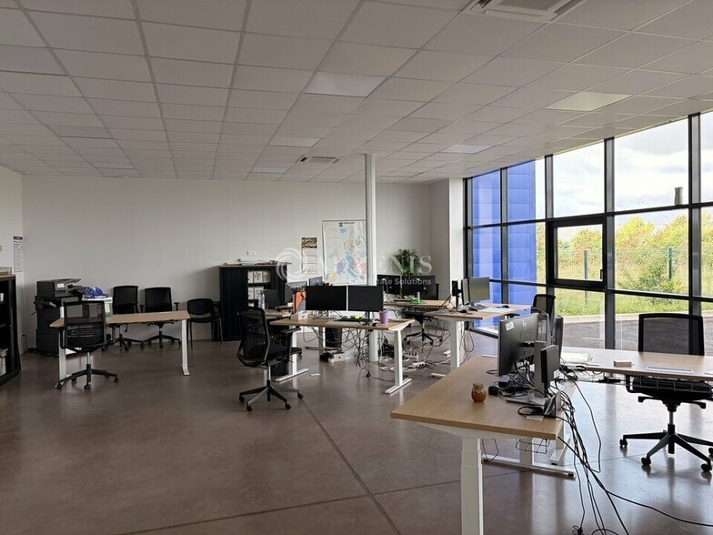 Local d'activités dans Parçay-Meslay à vendre - Photo de l’immeuble – Image 2 sur 11