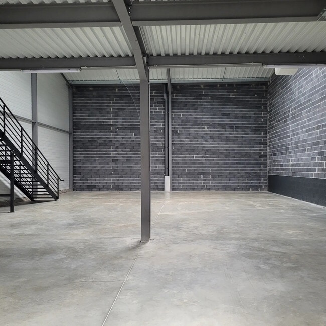 Plus de détails pour 15 Avenue Vignancour, Pau - Local d'activités à louer