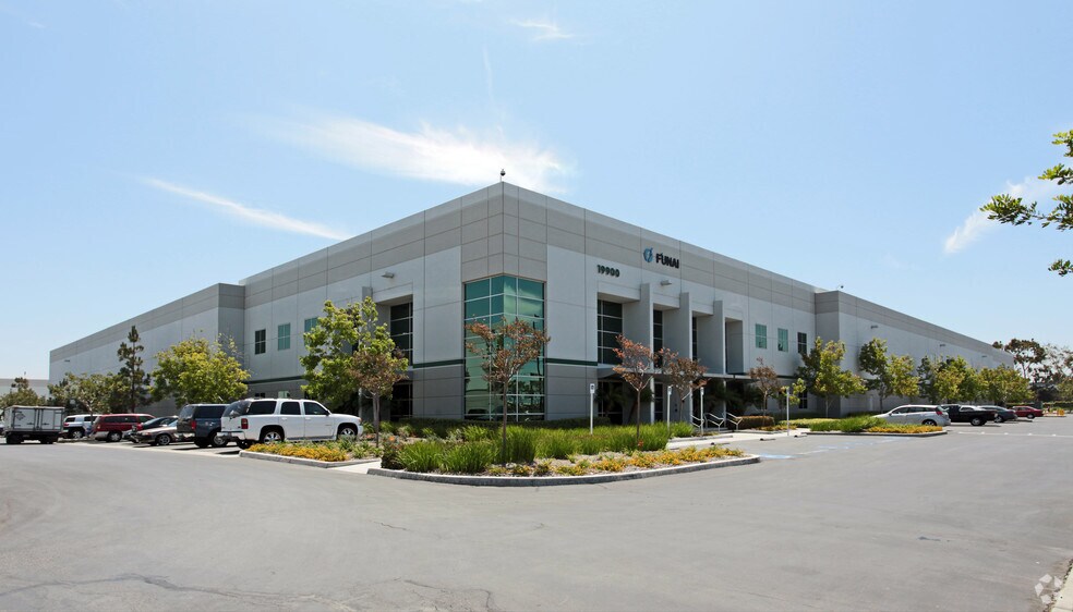 19900-19988 Van Ness Ave, Torrance, CA à louer - Photo de l’immeuble – Image 1 sur 10