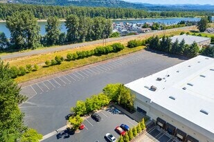 18225 NE Riverside Pky, Portland, OR à louer Photo principale– Image 1 sur 9