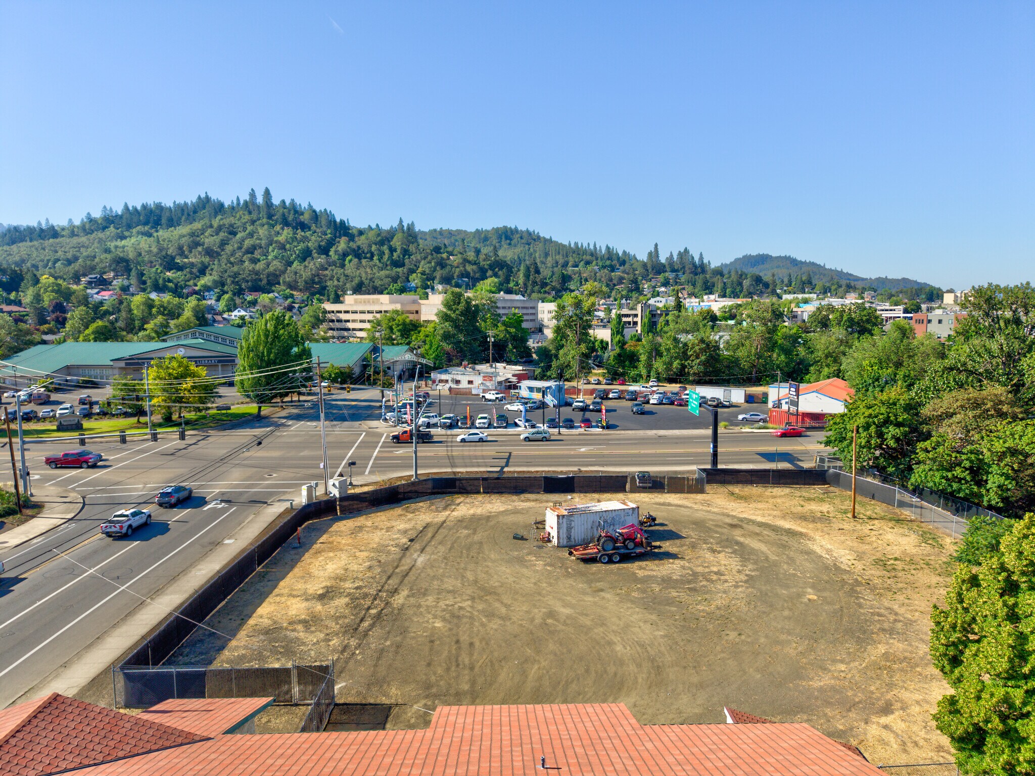 328 NE Winchester St, Roseburg, OR à vendre Photo de l’immeuble– Image 1 sur 26