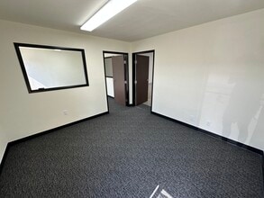 1081 N Shepard St, Anaheim, CA à louer Photo intérieure– Image 1 sur 6