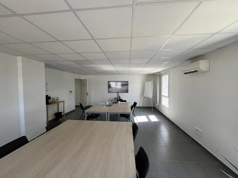Bureau dans La Seyne-sur-Mer à vendre - Photo de l’immeuble – Image 3 sur 6