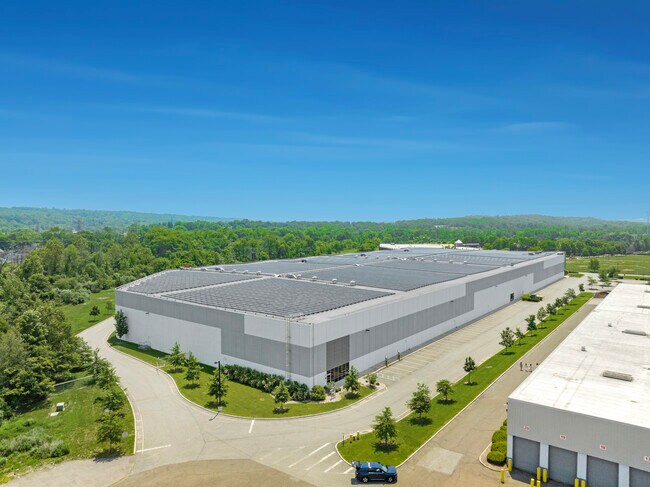 Plus de détails pour 100 Performance Dr, Mahwah, NJ - Industriel/Logistique à louer