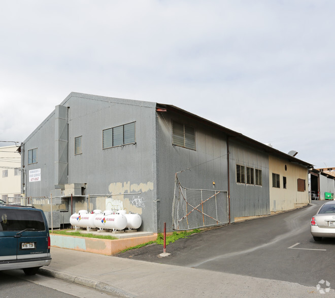 94-252 Pupuole St, Waipahu, HI à louer - Photo de l’immeuble – Image 2 sur 3