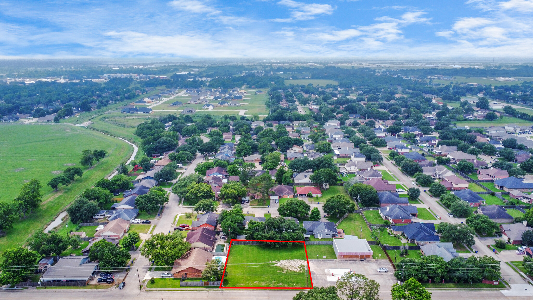 N Downing St, Angleton, TX à vendre Photo de l’immeuble– Image 1 sur 37