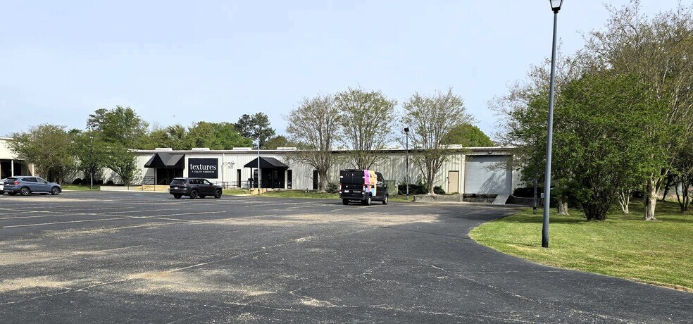 1820 S Range Ave, Denham Springs, LA à louer - Photo de l’immeuble – Image 3 sur 18